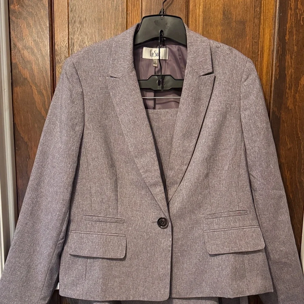 Le Suit Professional Two Piece Suit in Lavender - Picture 2 of 5